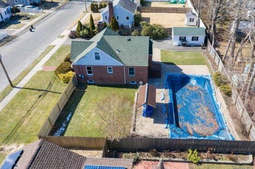 31 Leyden St, Huntington Station NY 11746-1825 exterior