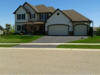 2996 Hilltop Dr, Chaska, MN 55318-3224