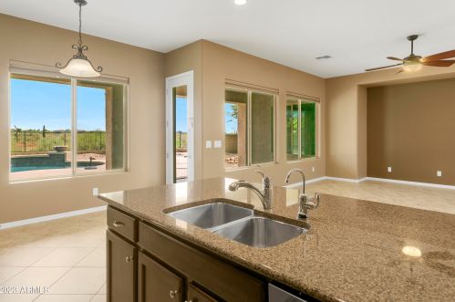 43511 47 Ln, Phoenix AZ 85031-2703 exterior