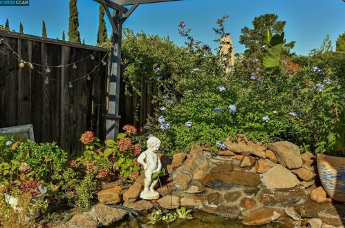 1326 Oregon Dr, Concord CA 94521-4640 exterior