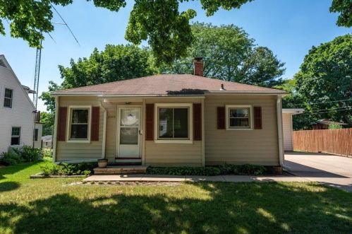 3909 Paunack Ave, Madison, WI 53711-1622