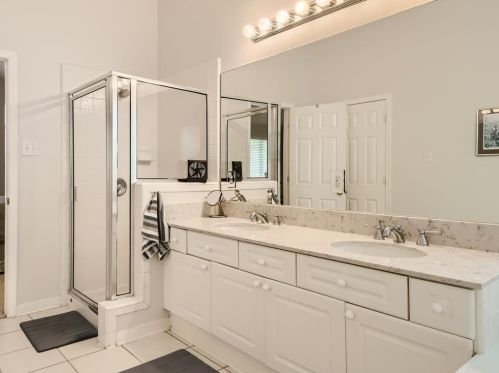 4333 Cyn Gln Cir, Austin TX 78732-2185 exterior