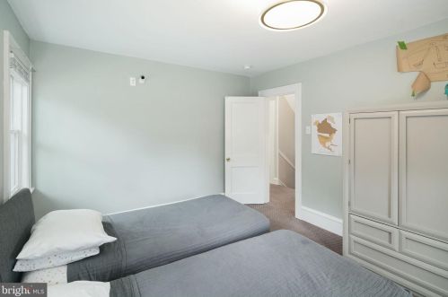 400 Beechwood Ave, Tavistock NJ 08033-1105 exterior