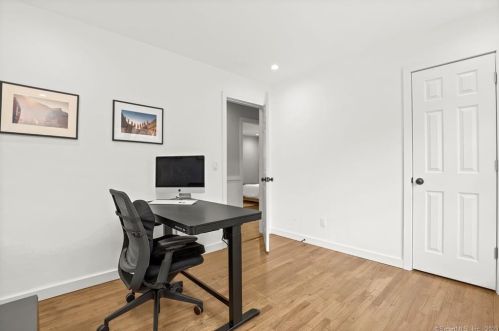 72 Regan Rd, Ridgefield CT  06877-1424 exterior