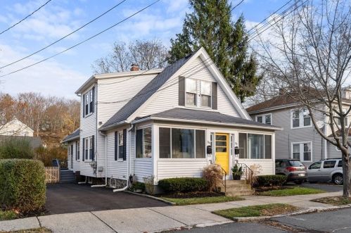 34 Moffatt Rd, Salem, MA 01970-4328