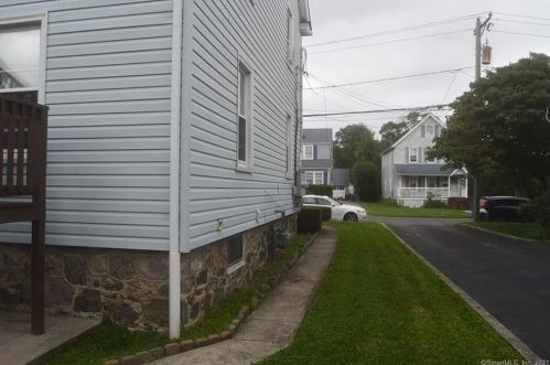 39 Clinton Ave, Norwalk CT 06854-1527 exterior