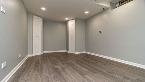 1901 Sunnyside Ave, Chicago IL 60630-3923 exterior