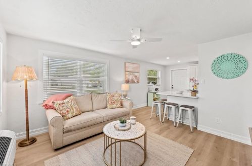 1112 Highlands Dr, Naples, FL 34103-2318