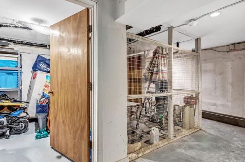 14 Seaside Ave, Milford CT 06460-6309 exterior