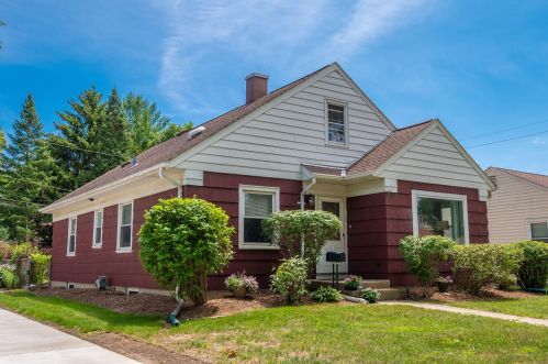 1128 Elm Lawn St, Milwaukee, WI 53213-3032