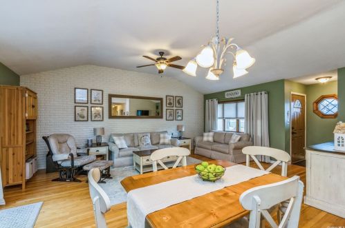 37 Evelyn Dr, Commack NY 11725-3822 exterior