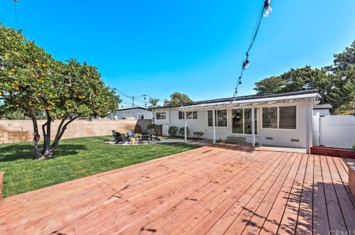 613 Orch Ave, Fullerton CA 92833-4139 exterior