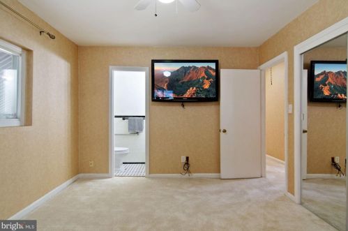 6662 Kings Hwy, Alexandria VA 22306-1506 exterior