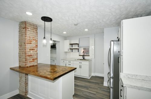 42 Queenston St, Pittsburgh PA 15210-4143 exterior