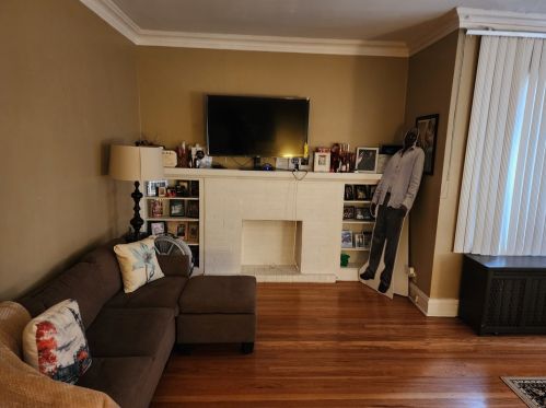 8030 Eberhart Ave, Chicago IL 60637-2484 exterior