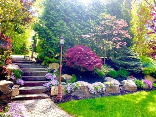 10 Lakeside Trl, Kinnelon, NJ 07405-2842