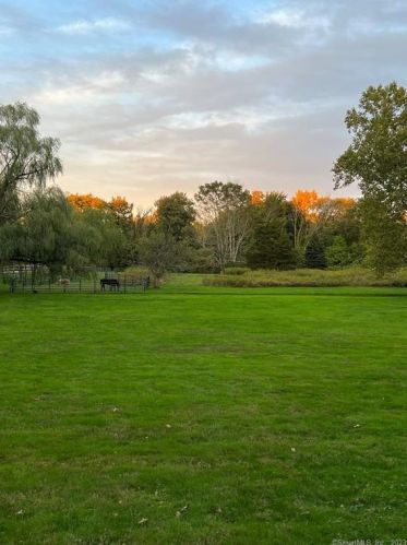 135 Highfield Rd, Wilton CT 06897-3803 exterior