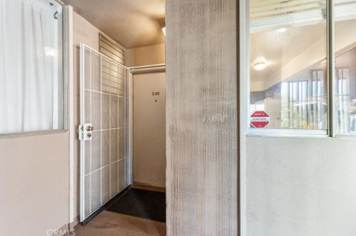 6979 Palm Ct, Riverside CA 92506-2815 exterior