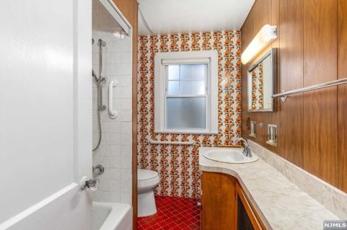 302 Englewood Ave, Teaneck NJ 07666-6039 exterior