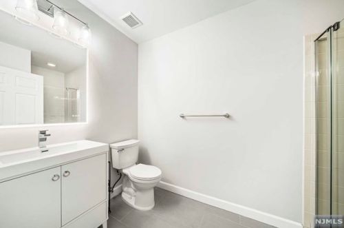 33 Forshee Cir, Montvale NJ 07645-1781 exterior