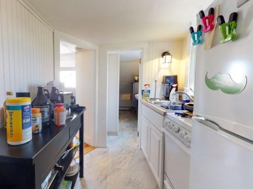 30 Prospect Hl St, Middletown RI 02840-3115 exterior