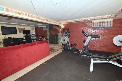 614 Bermuda Rd, Babylon NY 11704-7426 exterior