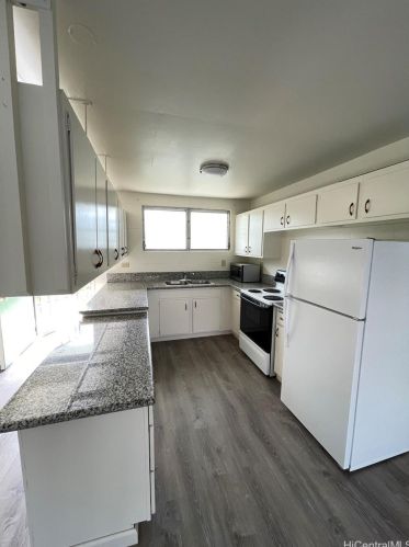 2458 Wilder Ave, Honolulu HI 96822-4698 exterior