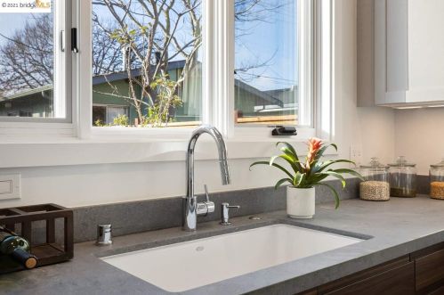 1429 10th St, Berkeley CA 94710-2328 exterior