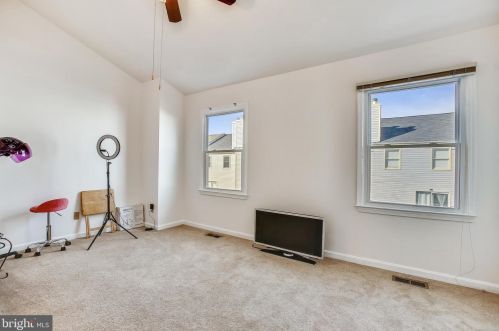 8209 Roxbury Dr, Alexandria VA 22309-3728 exterior