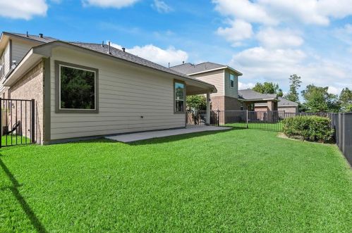 8642 Lighthouse Lk Ln, Humble TX 77346-5802 exterior