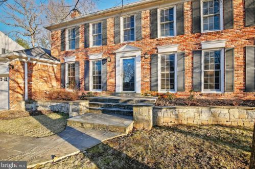 8516 Fox Run, Rockville, MD 20854-2594