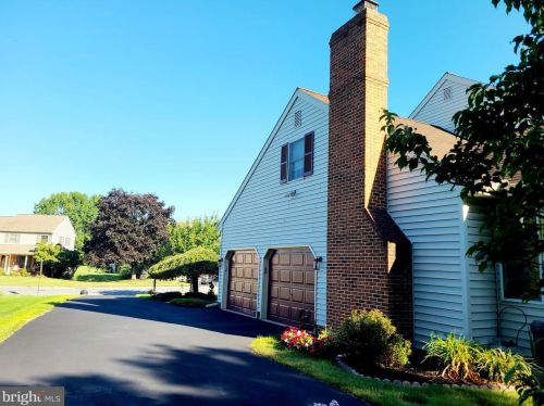 2005 Chapel Frg Dr, Lancaster PA 17601-1654 exterior