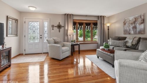 11249 Troy St, Chicago, IL 60655-2319