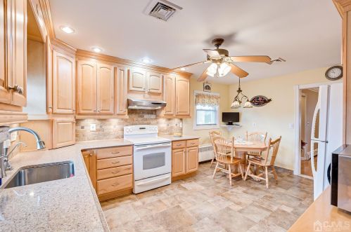 57 Barton St, Edison NJ 08837-2855 exterior