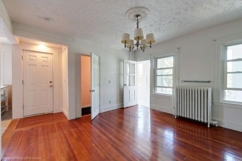 15 Dean Ave, Middletown RI 02840-3406 exterior