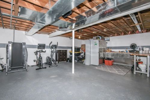 6045 Lincoln Crk Dr, Milwaukee WI 53218-4938 exterior