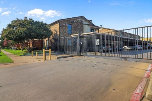 1810 Garrett Ave, Dallas TX  75206-7551 exterior