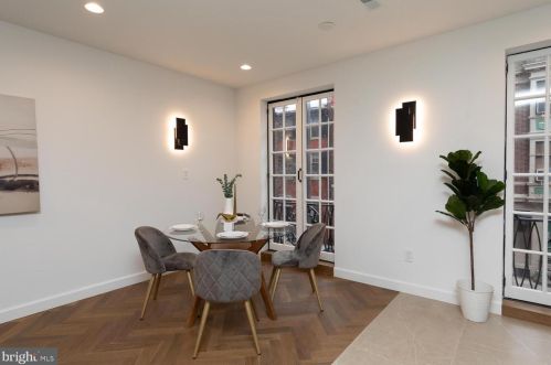 2037 Locust St, Philadelphia PA  19103-5613 exterior