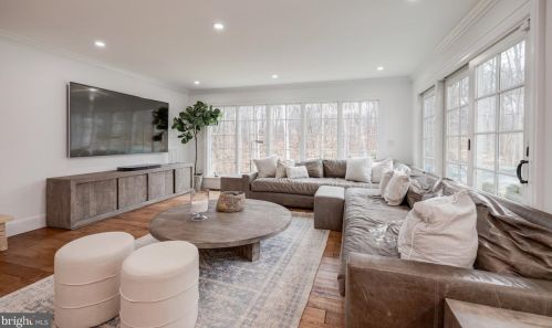 8701 Belmart Rd, Rockville MD  20854-1610 exterior