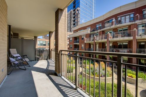 1111 State St, Chicago IL  60605-3170 exterior