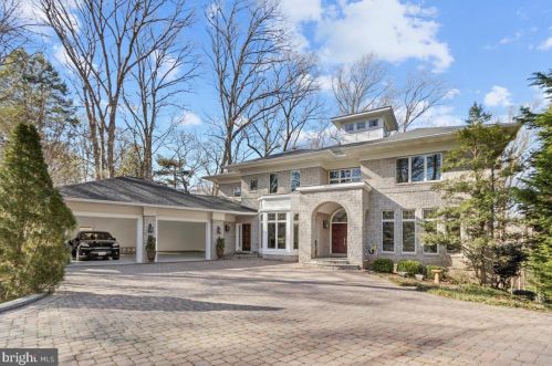 4055 40th St, Arlington, VA 22207-4666