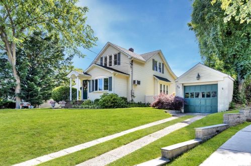 50 Elmont Rd, Valley Stream, NY 11580-2201