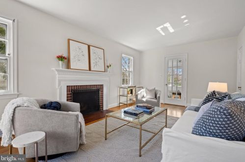 2412 Davis Ave, Alexandria, VA 22302-3234