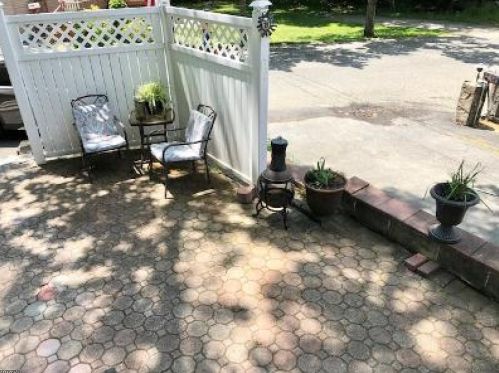 33 Geneva Trl, Hopatcong, NJ 07843-1143