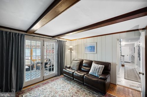 5 Lexington Ave, Pittsburgh PA 15215-3218 exterior