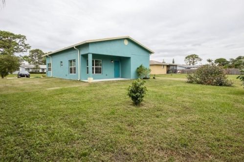 735 Curtis St, Fort Pierce FL 34983-1934 exterior