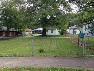 323 Howard St, Gary, IN 46403-2388