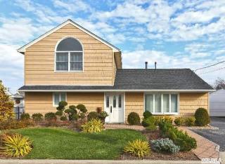 31 Bayview Ave, Babylon, NY 11702-4307
