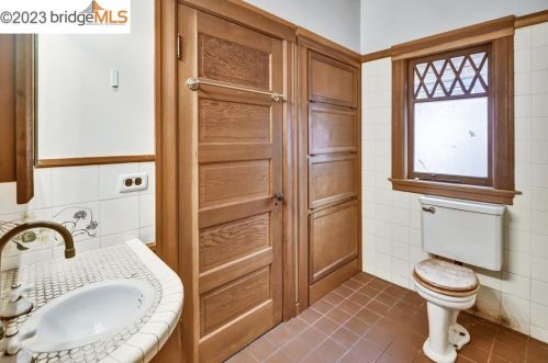 2133 Essex St, Berkeley CA 94705-1814 exterior