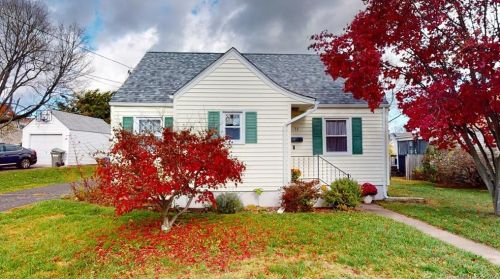 33 Linnmore Dr, Manchester CT  06040-3813 exterior